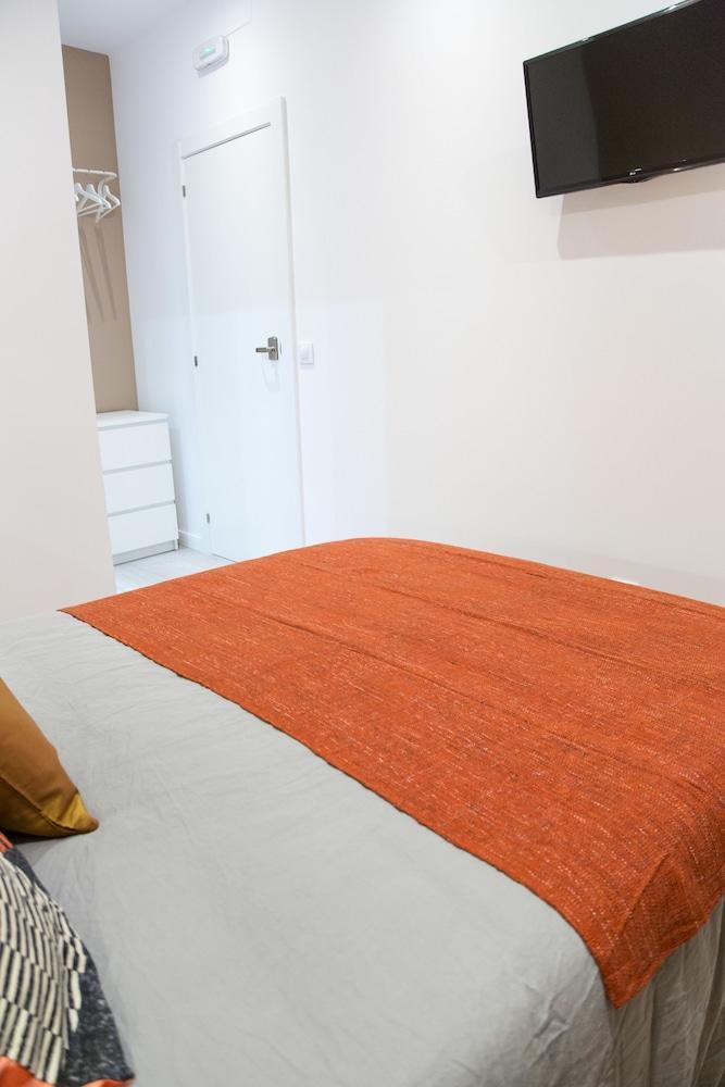Fira Basic Hotel